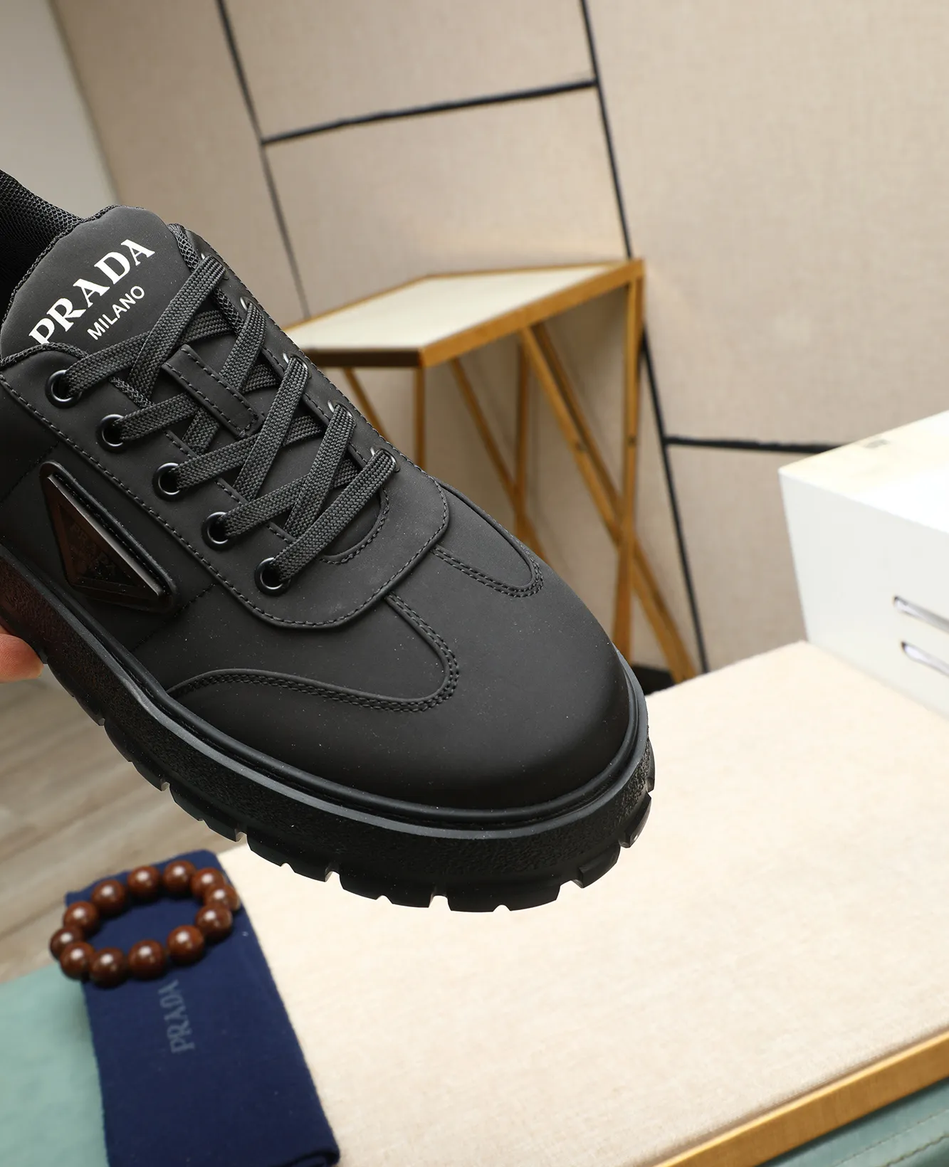 Men's shoes 💰580 high version official website popular models are on the market, 🆘 trendy brand (Prada) mainly promotes popular models, avant-garde and versatile fashionable men's shoes private version mold opening, cowhide surface splicing 1:1 replica... fashionable and simple, original imported cowhide lining cowhide feet; the atmosphere and personality are more fashionable, eye-catching and pursuing class. It will subvert the old idea and be a must-have for fashion trendsetters with you! Must keep it for yourself! Tall and comfortable, large and low, high-end quality workmanship. Code number: 38-45